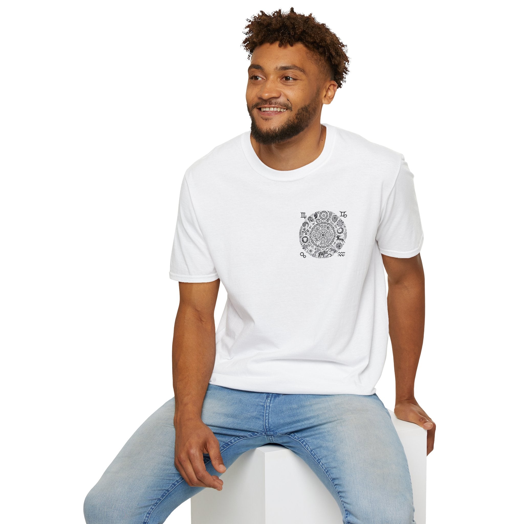 T-shirt Mandala Zodiac — Tee Minimal con Fasi Lunari